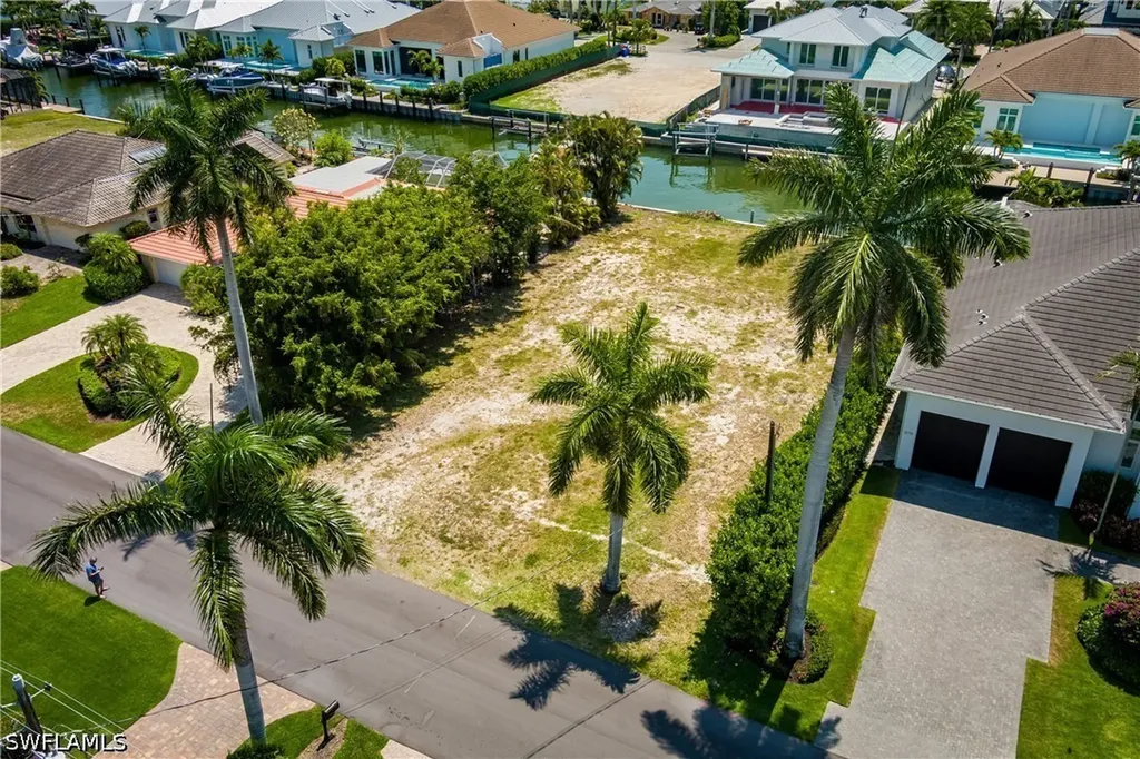 2165 Tarpon Road Naples FL 34102
