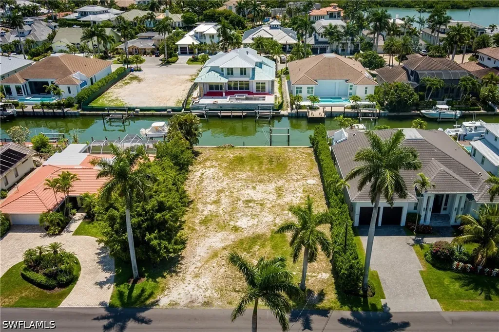 2165 Tarpon Road Naples FL 34102