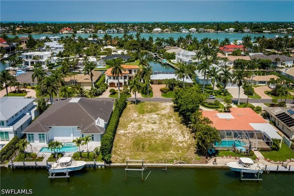 2165 Tarpon Road Naples FL 34102