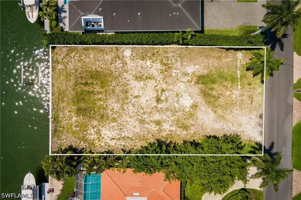 2165 Tarpon Road Naples FL 34102