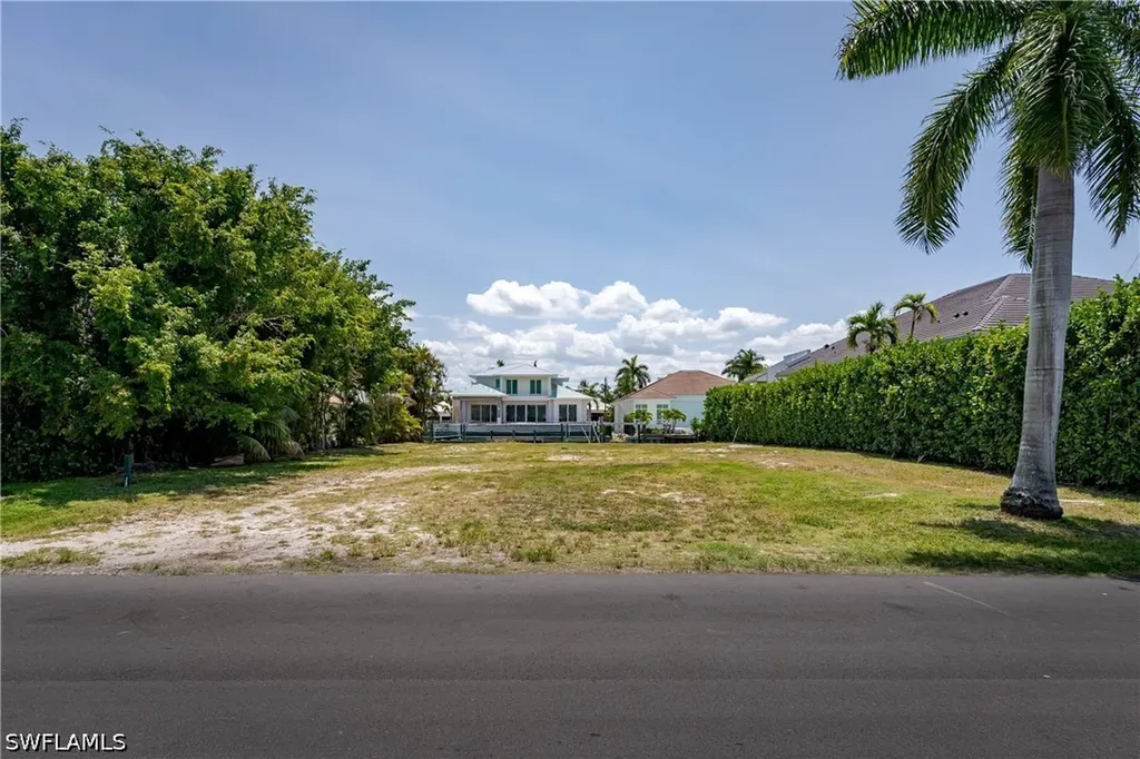 2165 Tarpon Road Naples FL 34102