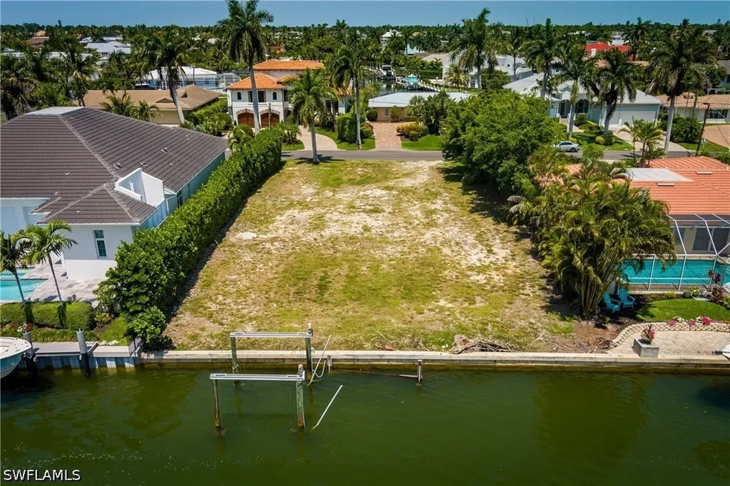 2165 Tarpon Road Naples FL 34102