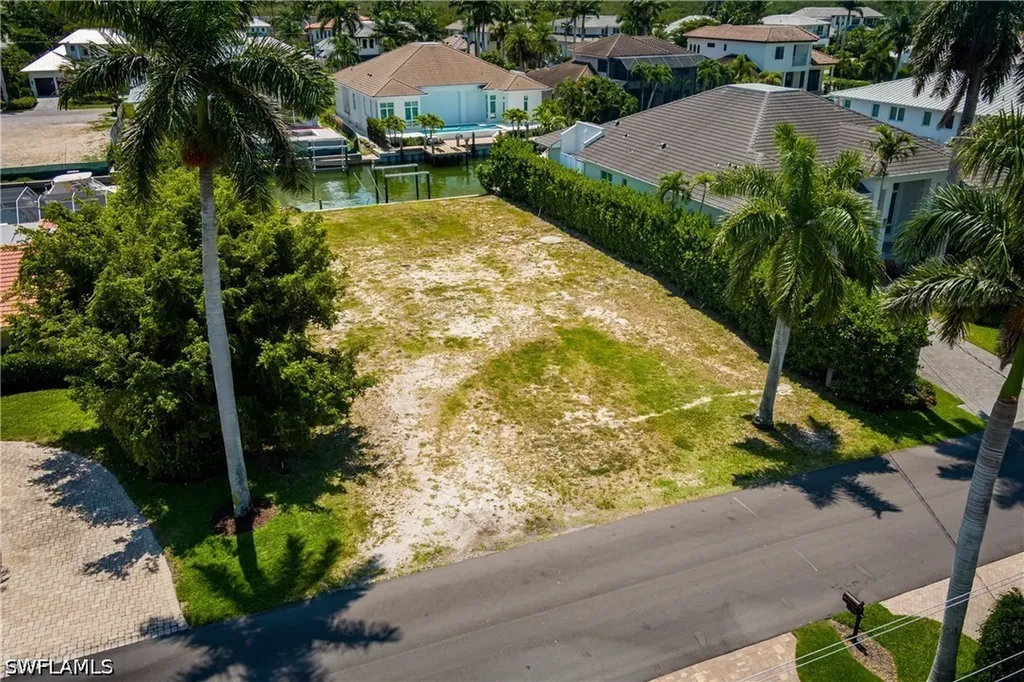 2165 Tarpon Road Naples FL 34102