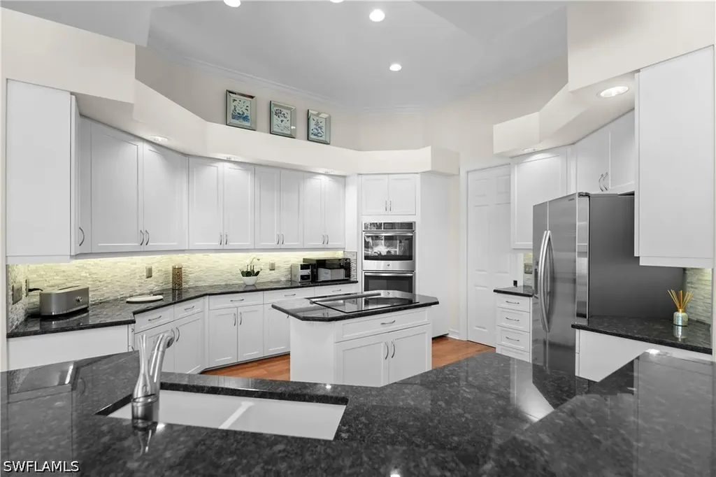 2039 Mission Drive Naples FL 34109