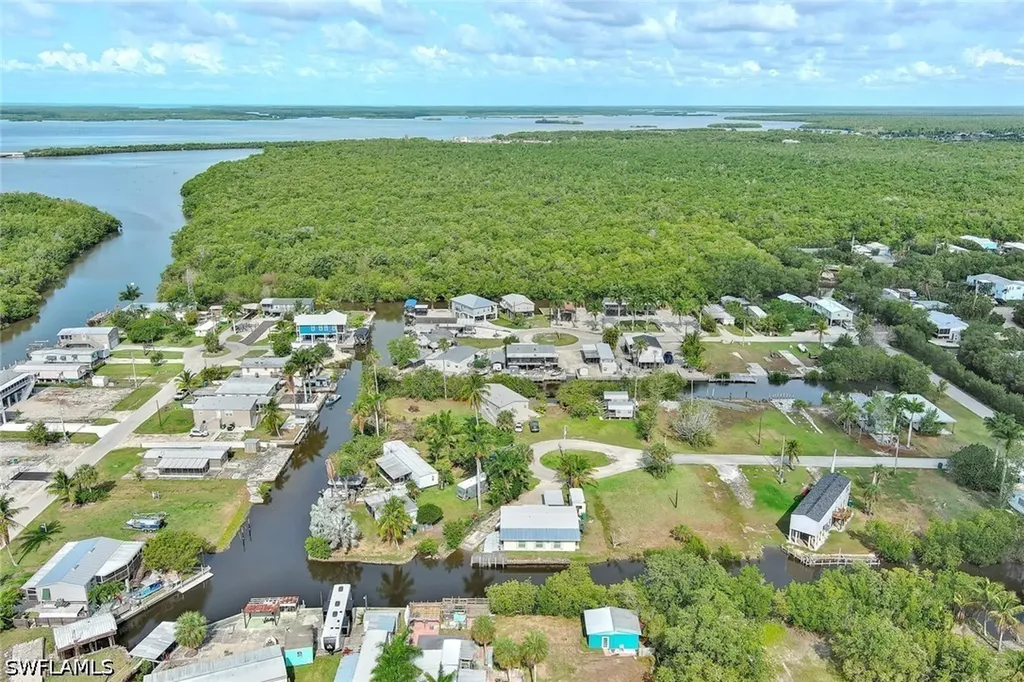 112 Cardinal Court Everglades City FL 34141