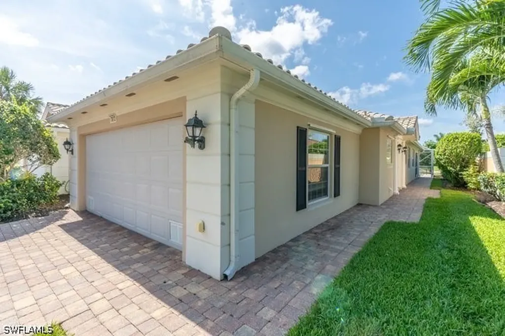 7872 Umberto Court Naples FL 34114