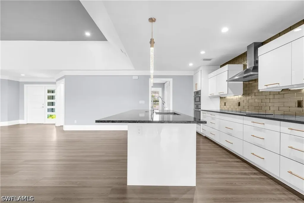 9882 Campbell Circle Naples FL 34109