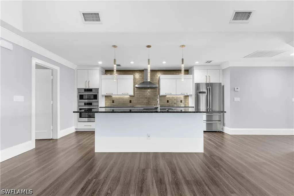 9882 Campbell Circle Naples FL 34109