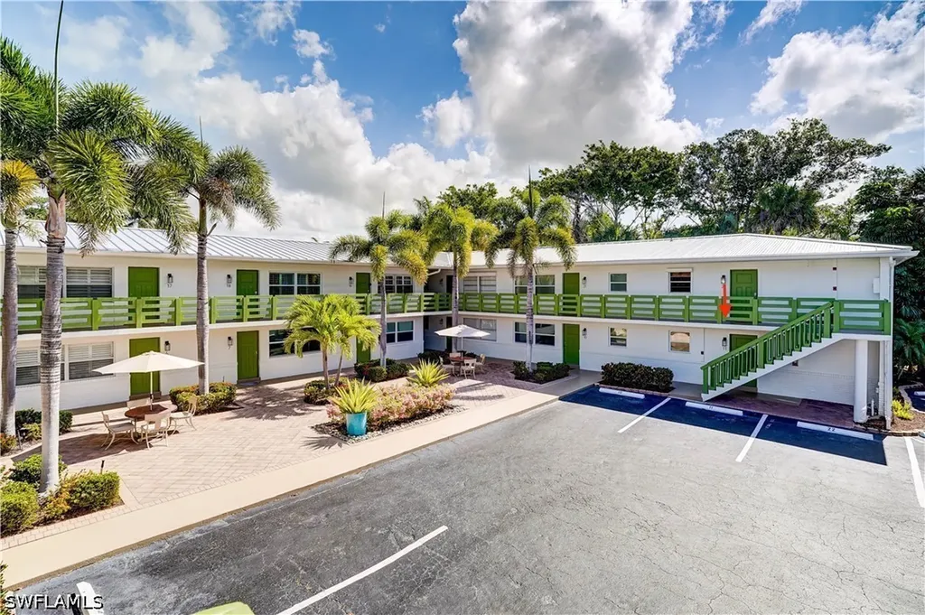 975 9th Avenue S Naples FL 34102