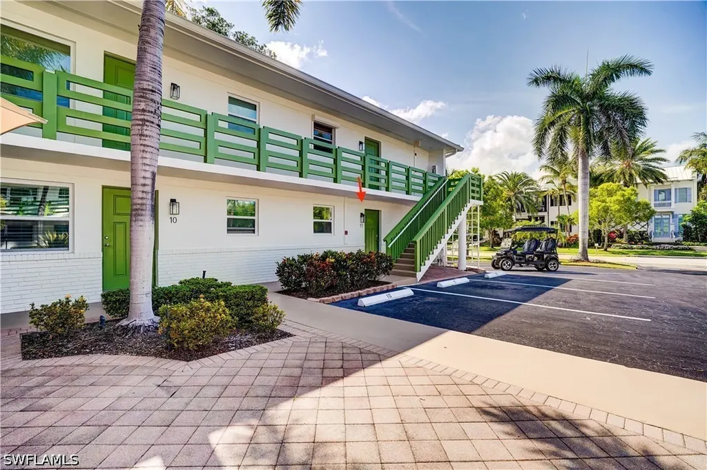 975 9th Avenue S Naples FL 34102