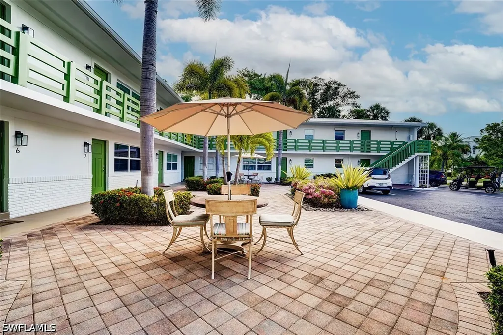 975 9th Avenue S Naples FL 34102