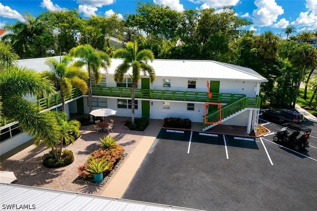 975 9th Avenue S Naples FL 34102