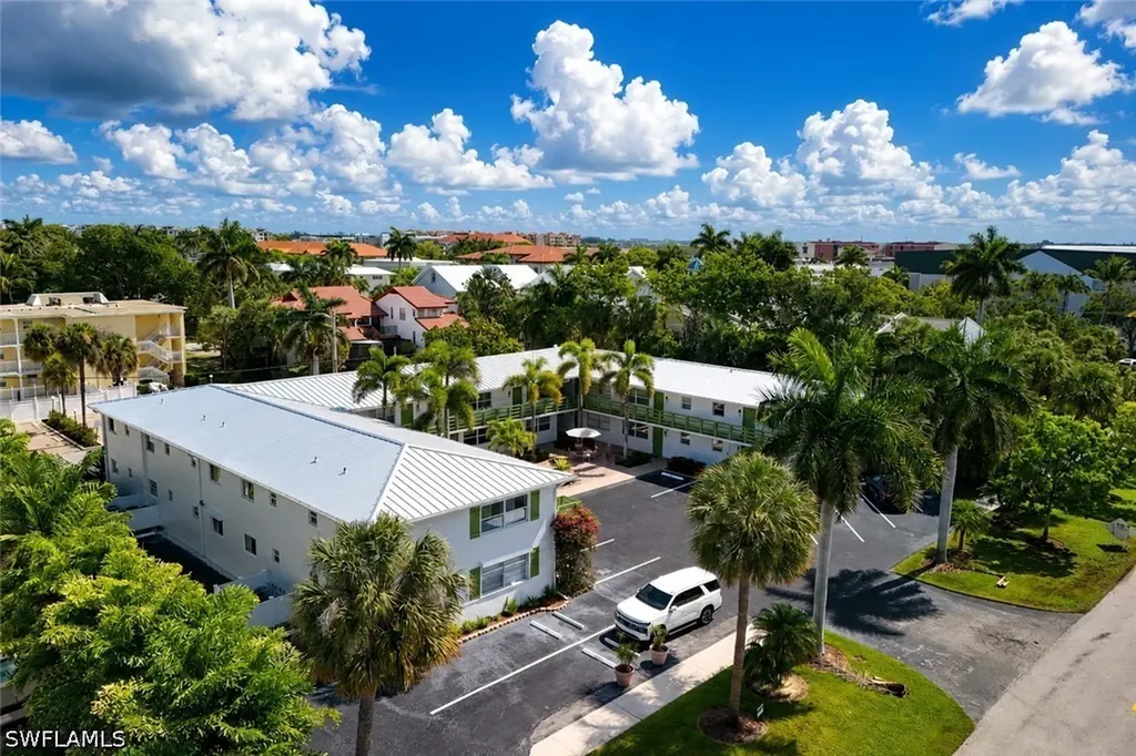 975 9th Avenue S Naples FL 34102