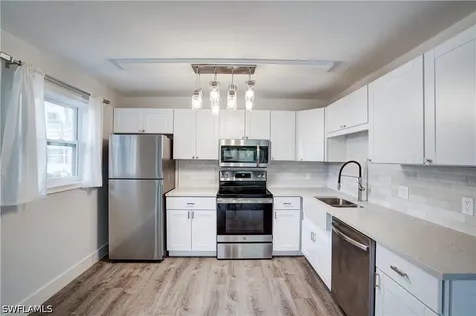 975 9TH Avenue S Naples FL 34102