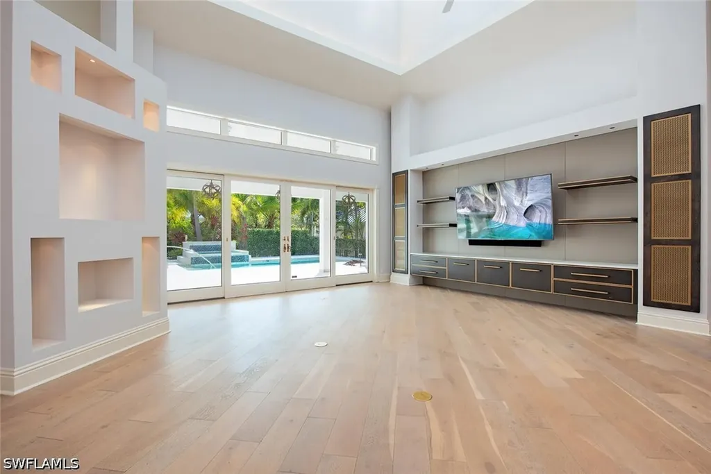 180 7th Avenue S Naples FL 34102