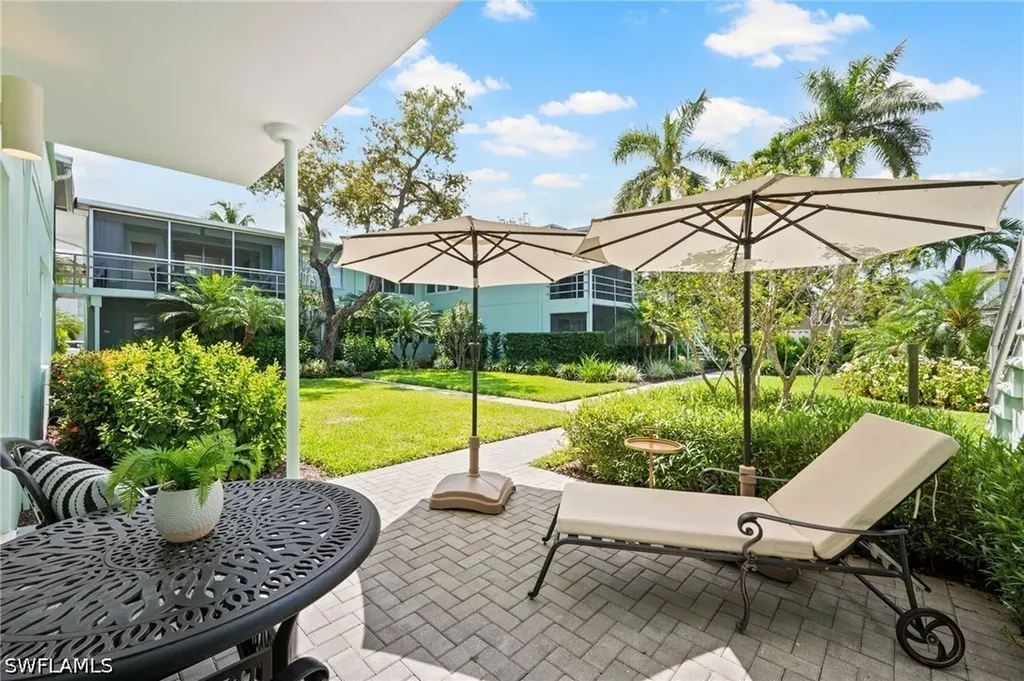 275 8th Avenue S Naples FL 34102
