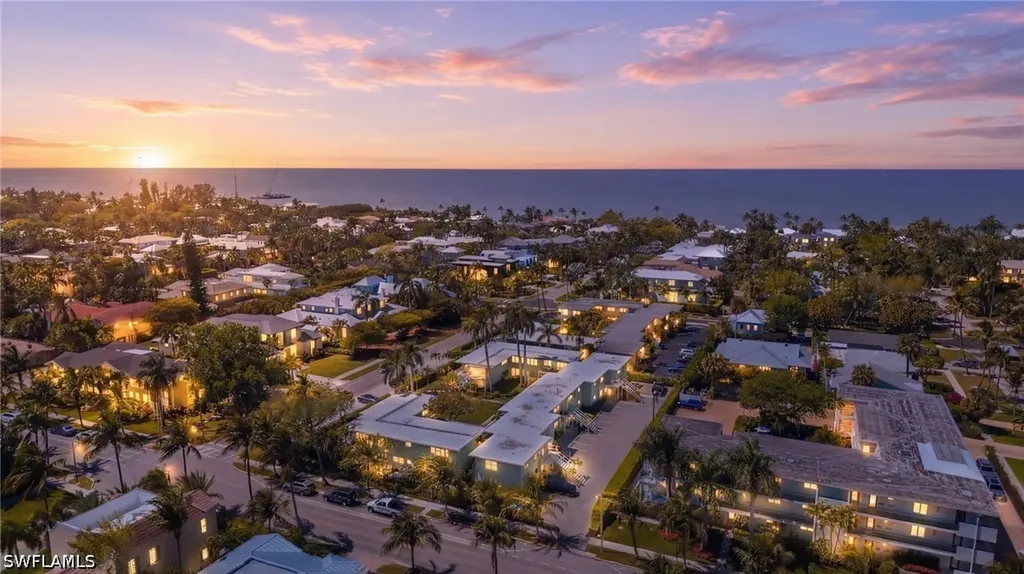 275 8th Avenue S Naples FL 34102