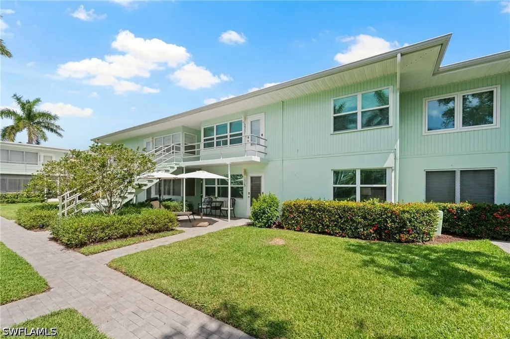 275 8th Avenue S Naples FL 34102