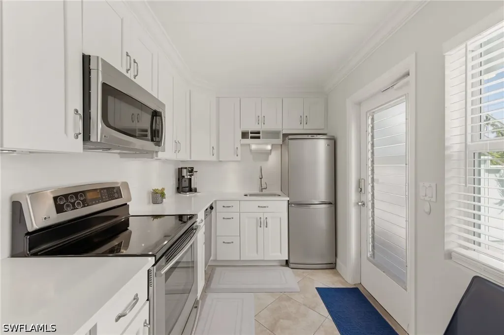 275 8th Avenue S Naples FL 34102