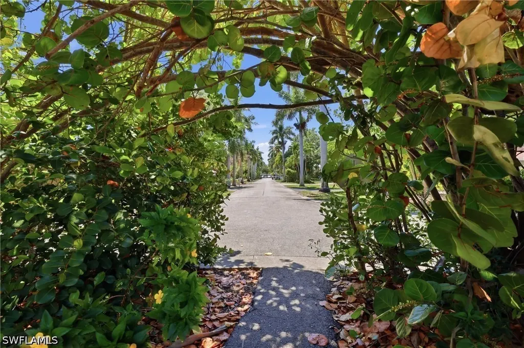 840 Myrtle Terrace Naples FL 34103