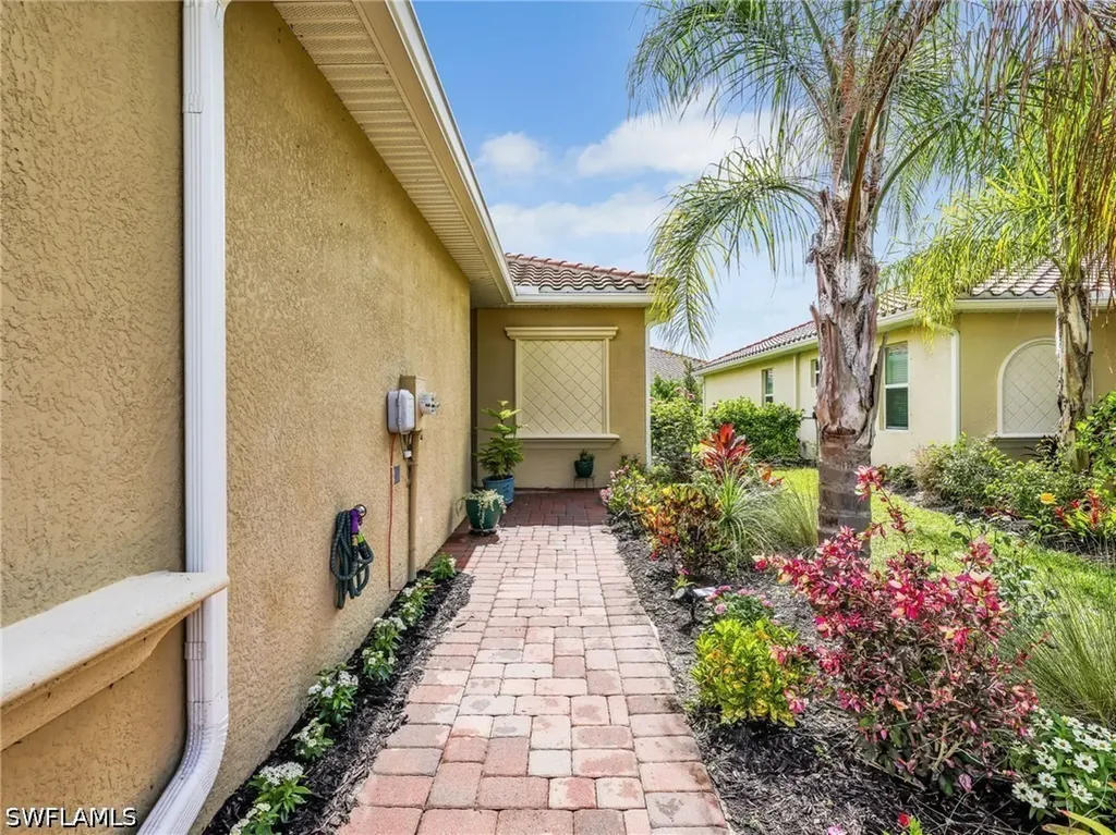 1637 Alameda Drive Naples FL 34120