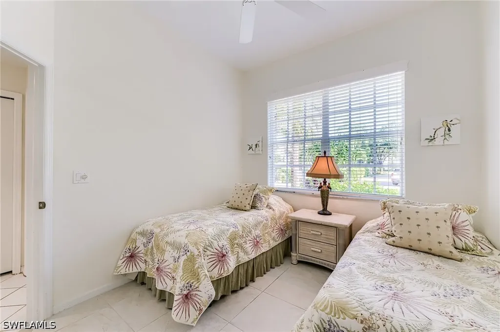 2070 Aberdeen Lane Naples FL 34109