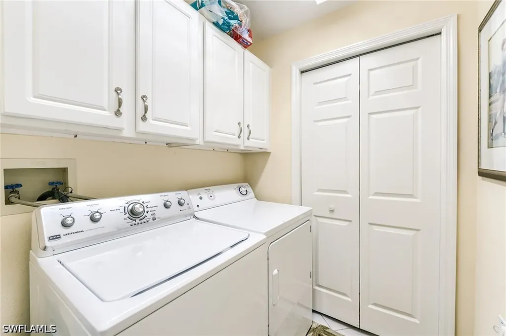 2070 Aberdeen Lane Naples FL 34109