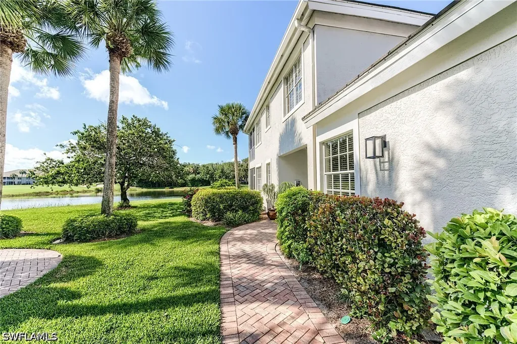 2070 Aberdeen Lane Naples FL 34109
