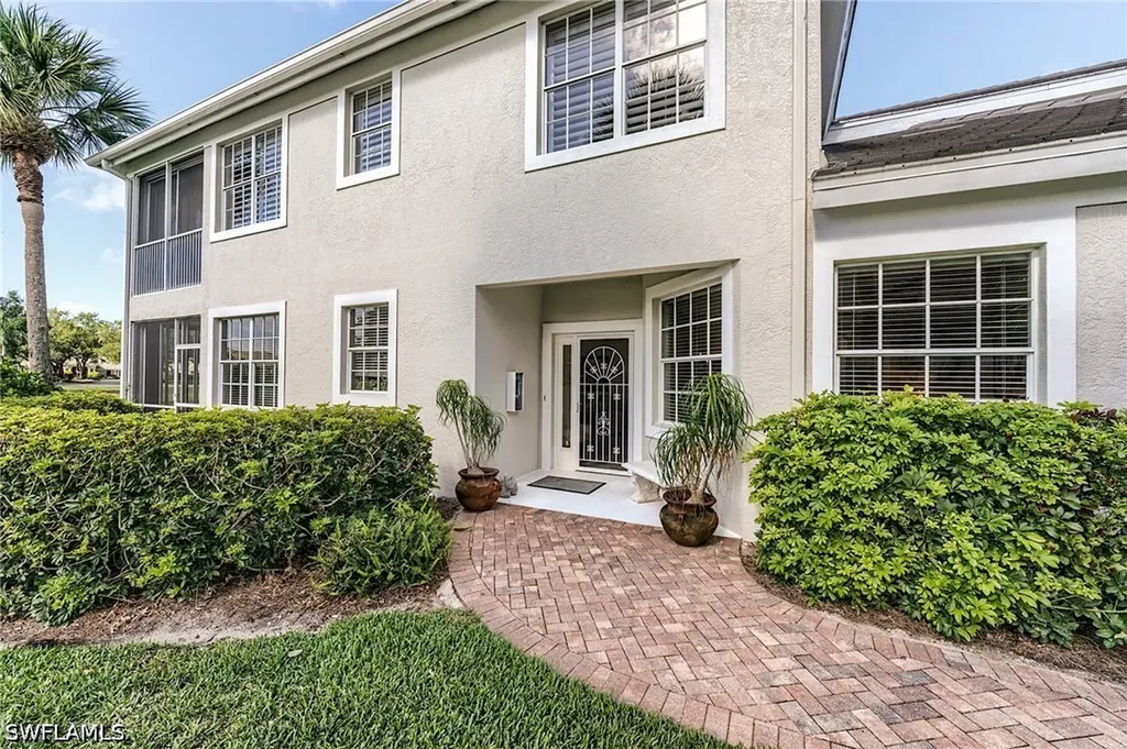 2070 Aberdeen Lane Naples FL 34109