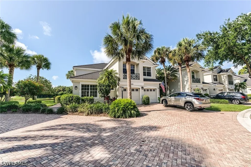 2070 Aberdeen Lane Naples FL 34109