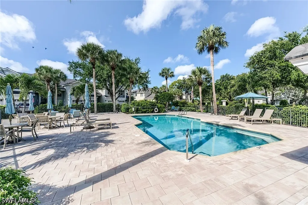 2070 Aberdeen Lane Naples FL 34109