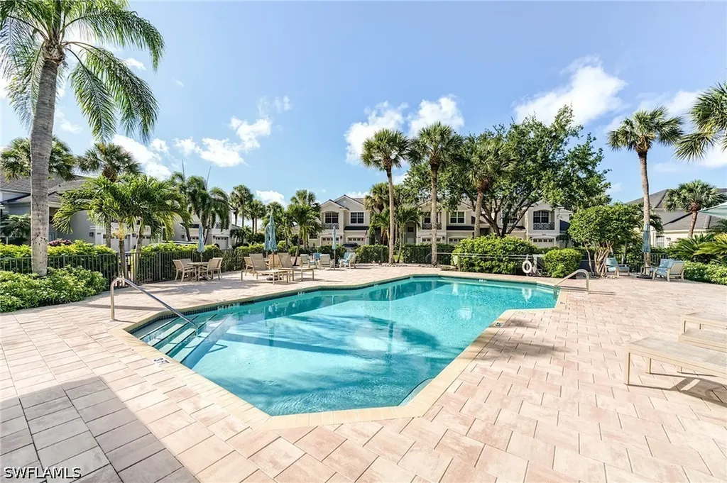 2070 Aberdeen Lane Naples FL 34109