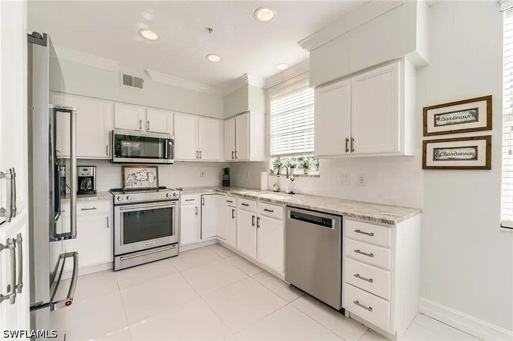 2070 Aberdeen Lane Naples FL 34109