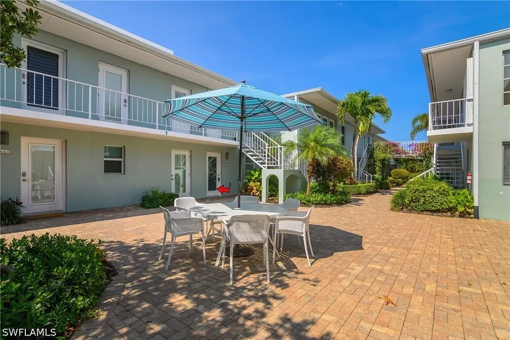 663 12th Avenue S Naples FL 34102