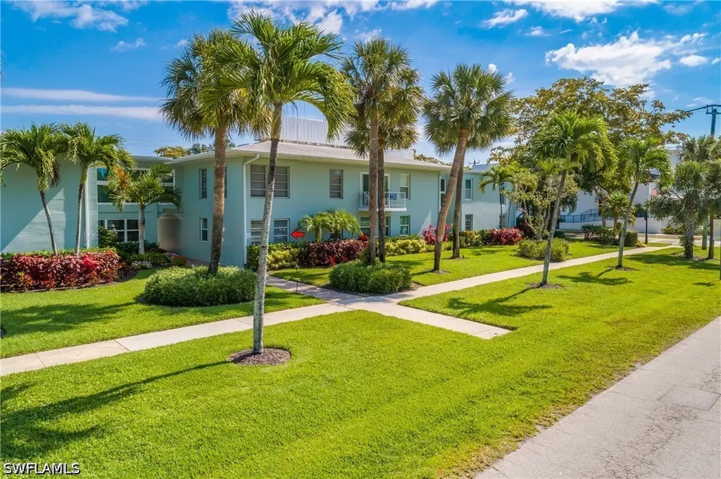 663 12th Avenue S Naples FL 34102