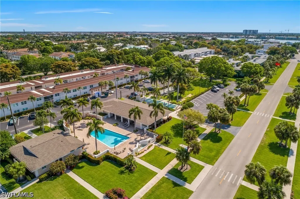 663 12th Avenue S Naples FL 34102