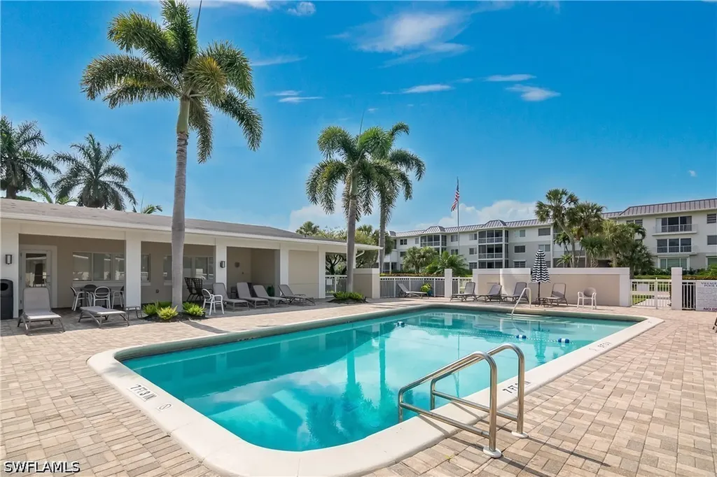663 12th Avenue S Naples FL 34102