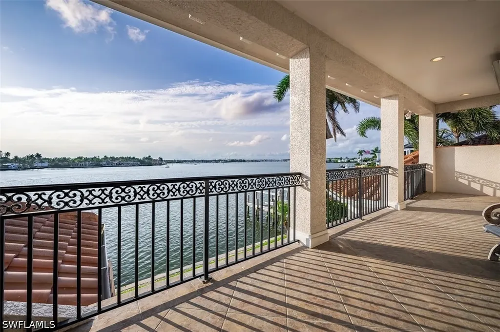 1942 Kingfish Road Naples FL 34102