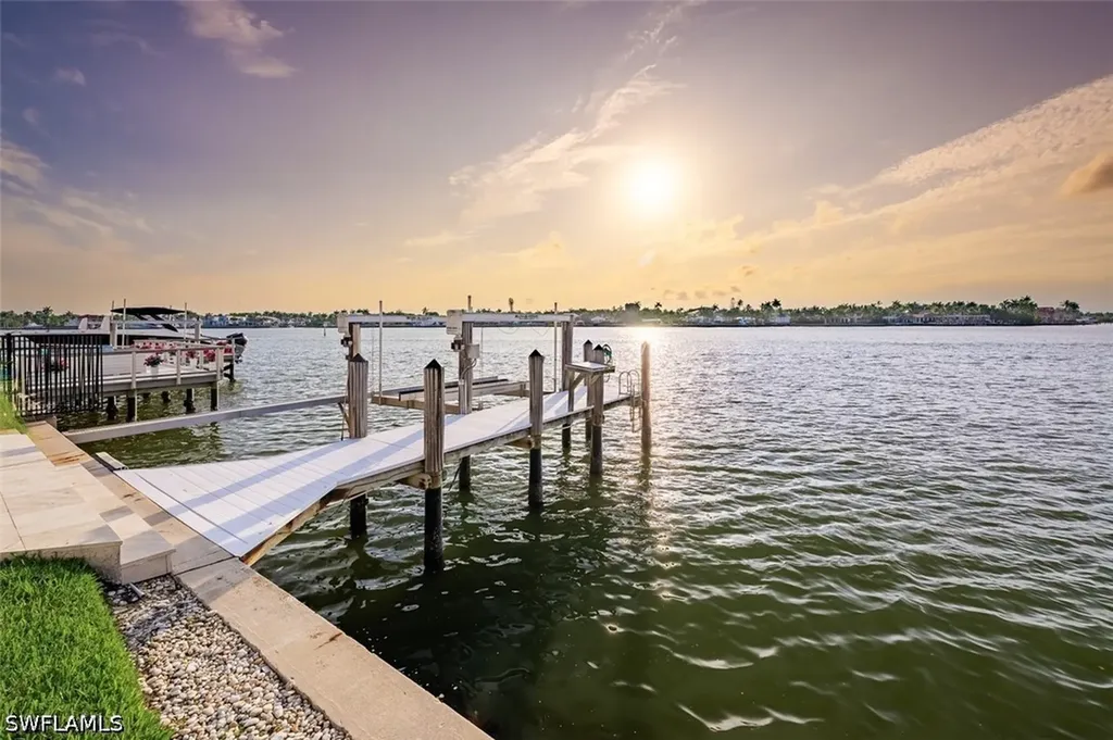 1942 Kingfish Road Naples FL 34102