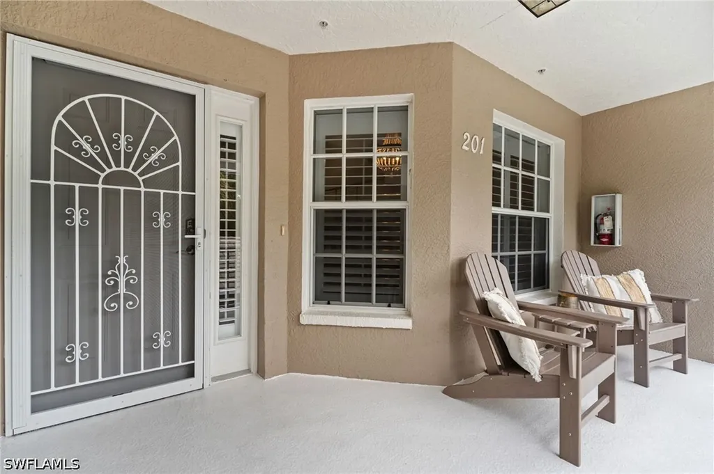 1930 Willow Bend Circle Naples FL 34109