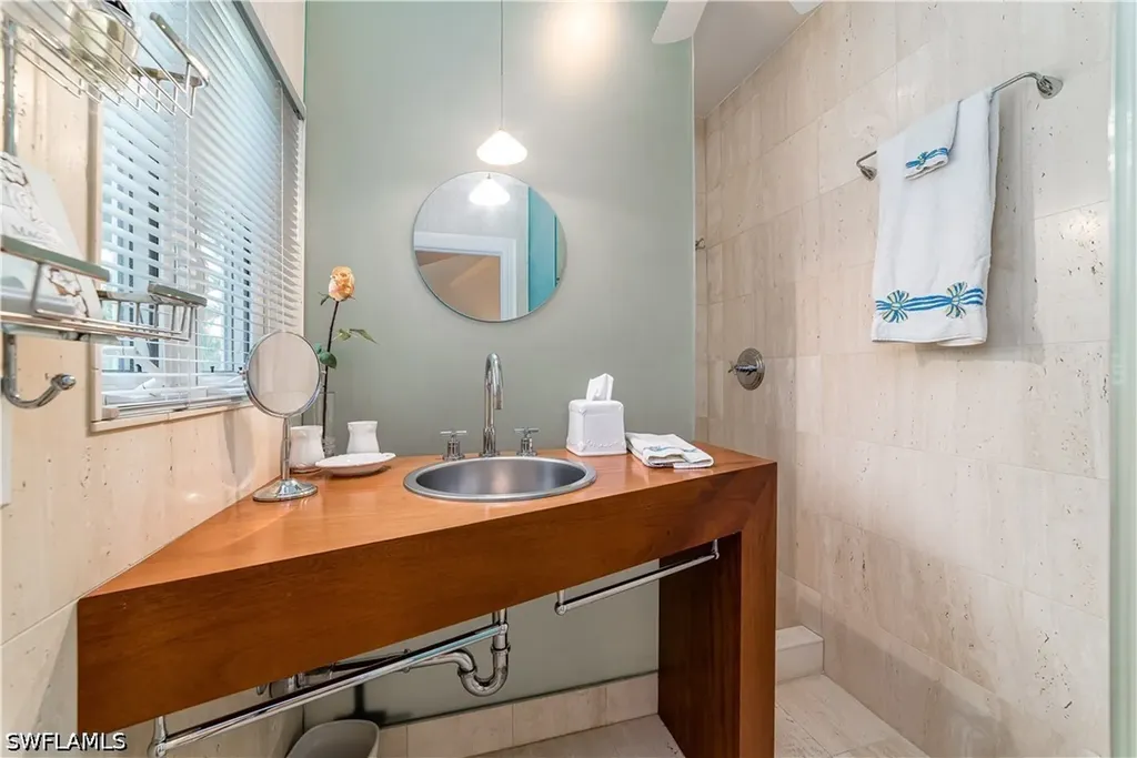 883 Galleon Drive Naples FL 34102