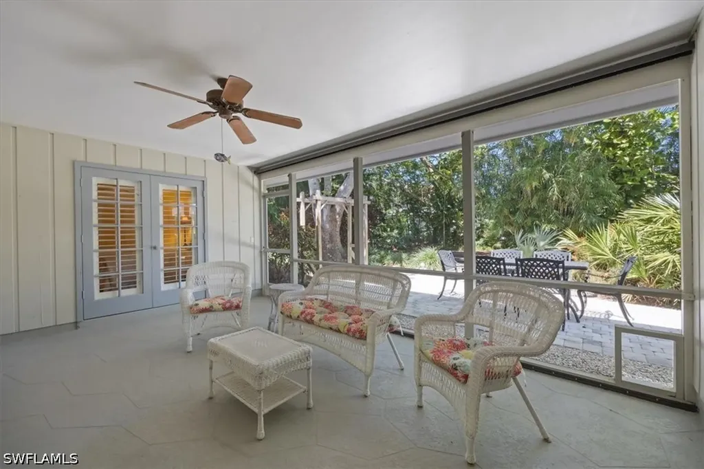 587 Parkwood Lane Naples FL 34103