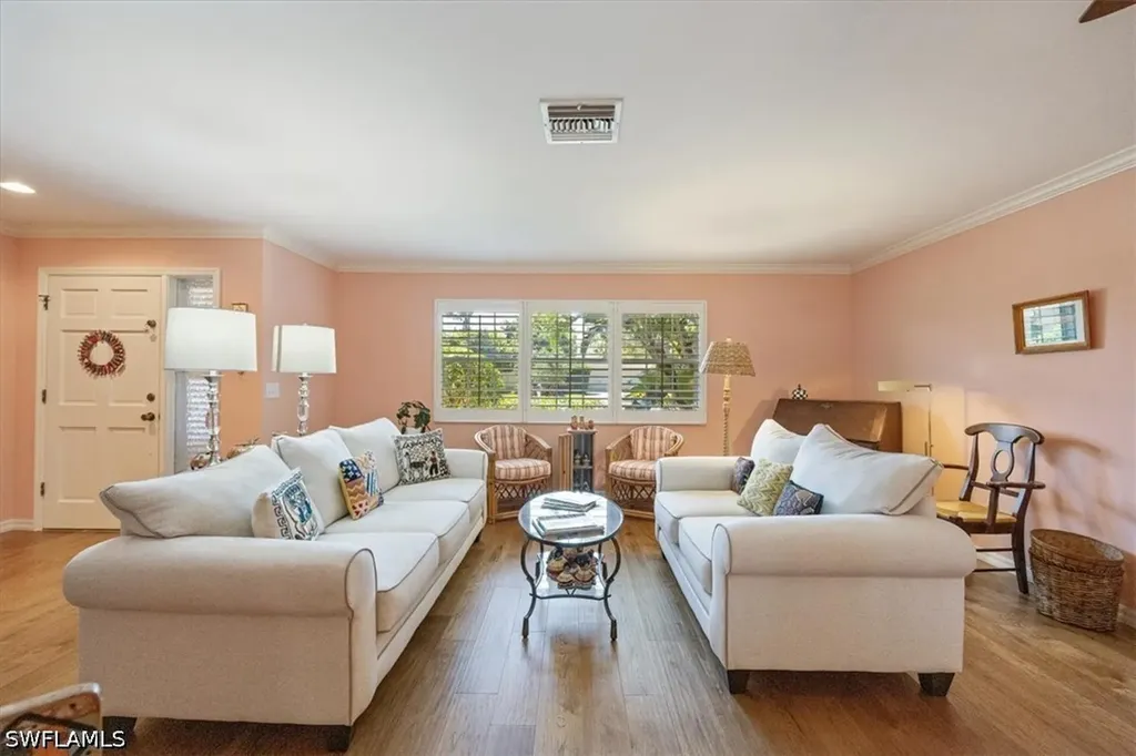587 Parkwood Lane Naples FL 34103