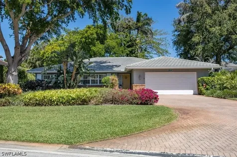 587 Parkwood Lane Naples FL 34103