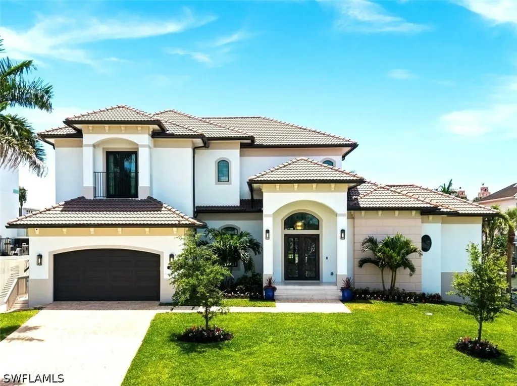 388 Pine Avenue Naples FL 34108
