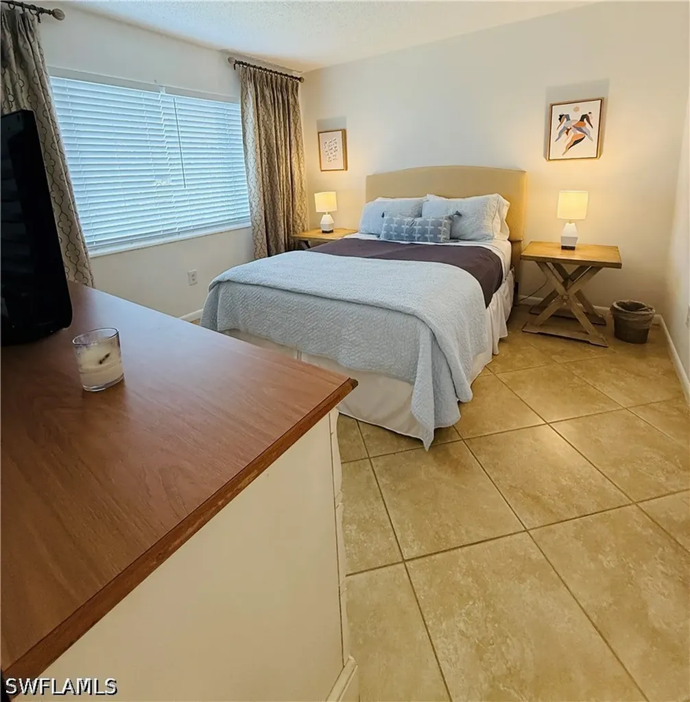 3250 10th Street N Naples FL 34103