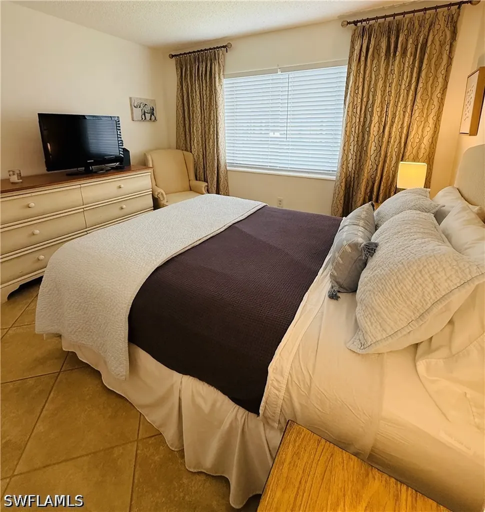 3250 10th Street N Naples FL 34103