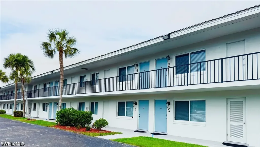 3250 10th Street N Naples FL 34103