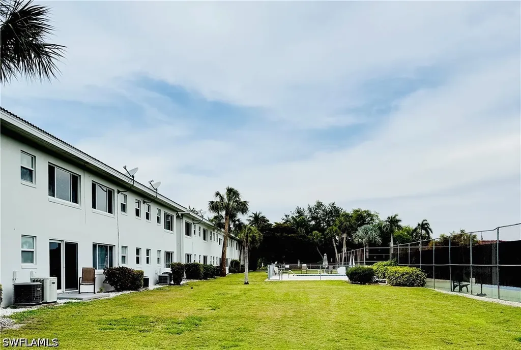 3250 10th Street N Naples FL 34103