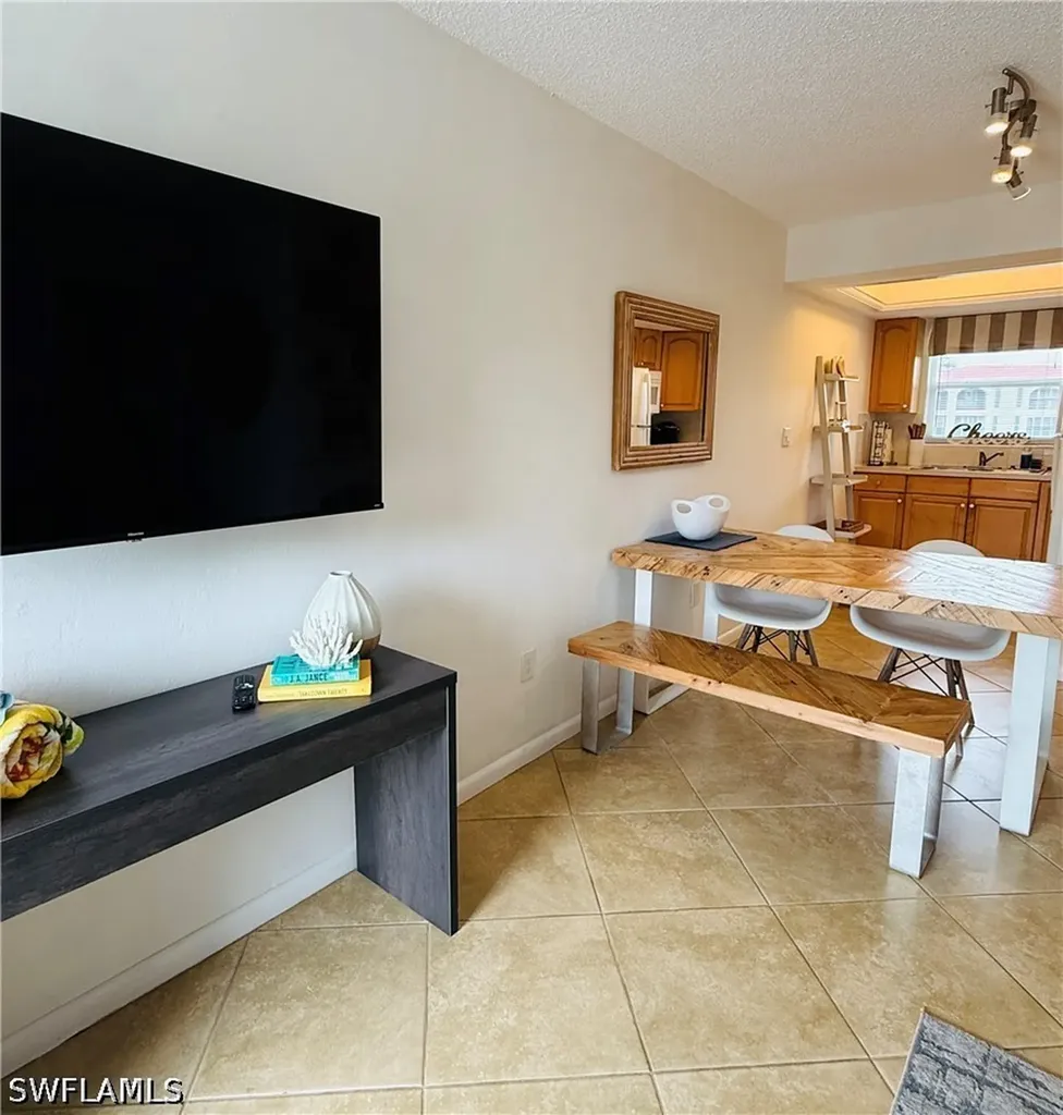 3250 10th Street N Naples FL 34103